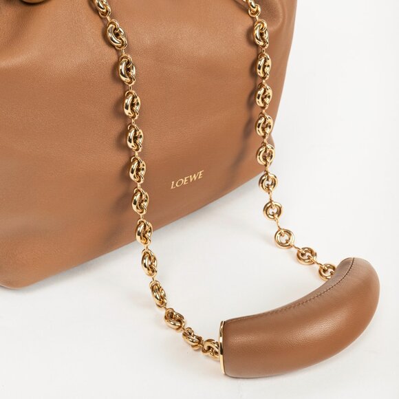 Loewe Squeeze Medium Oak Leather Shoulder Bag - Picture 8 of 16